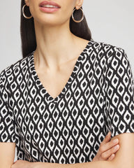 Chico's Discount Black Graphic Slub V-Neck Tee