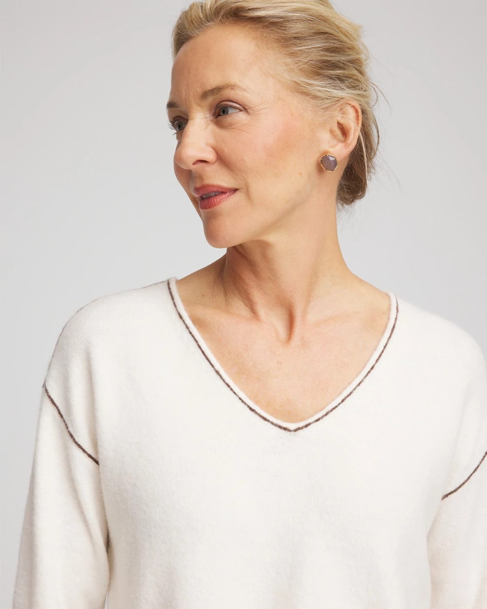 Chico's Discount English Cream Contrast Stitch V-Neck Sweater
