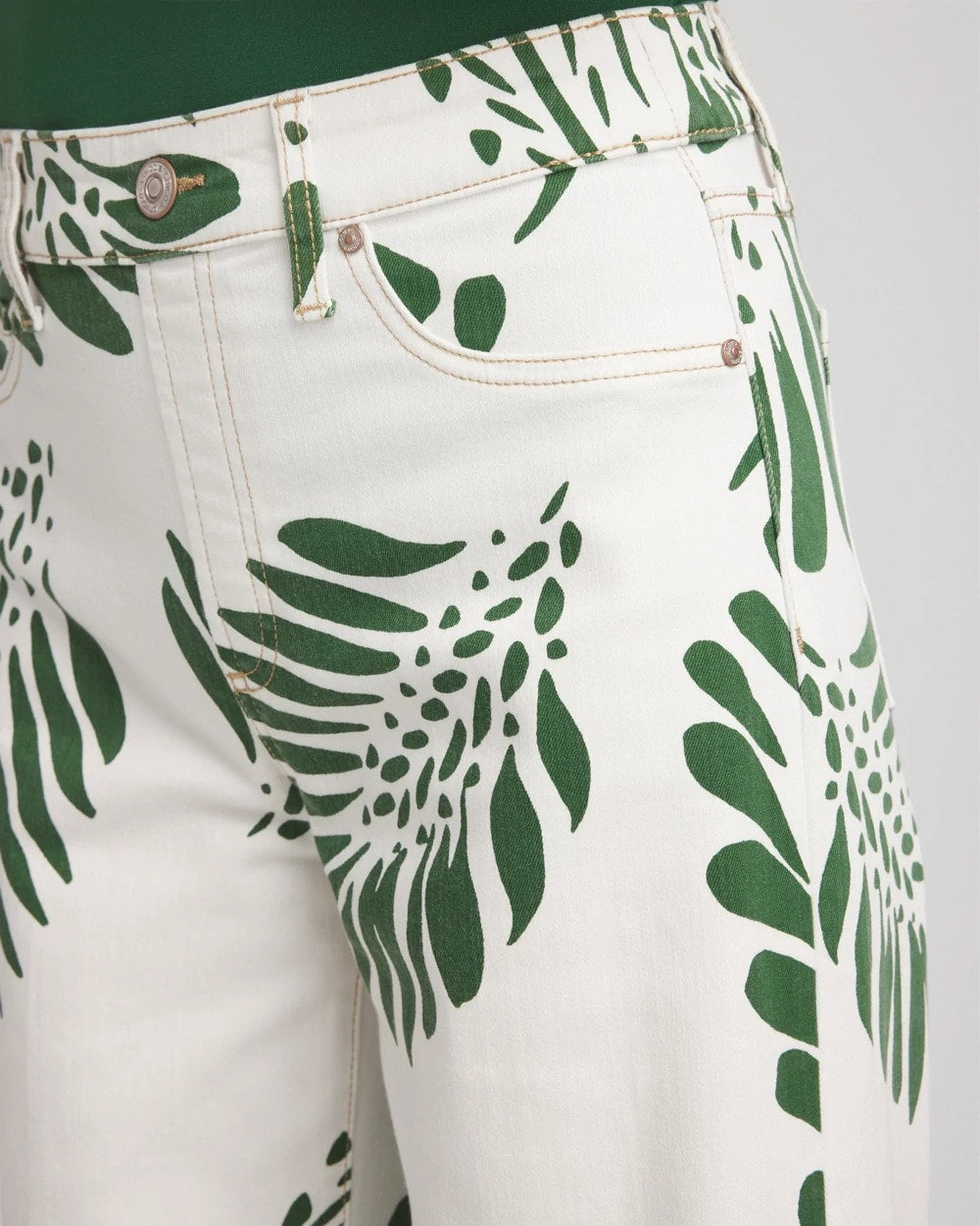 Chico's Outlet Ecru Palm-Frond-Motif Pull-On Wide-Leg Cropped Jeans